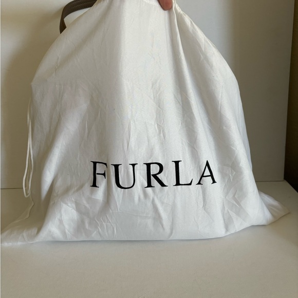 FURLA Luxury Pebbled Leather | Shoulder Bag - Picture 6 of 10